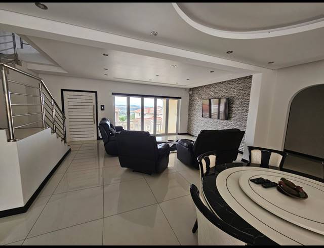 6 BEDROOM GATED ESTATE FOR SALE IN PANORAMA PARK